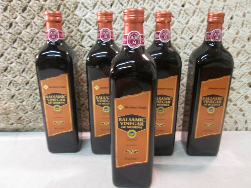 lot 186 image: 5 Bottles of Members Mark Balsamic ...