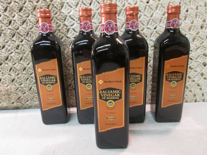 lot 187 image: 5 Bottles of Members Mark Balsamic ...