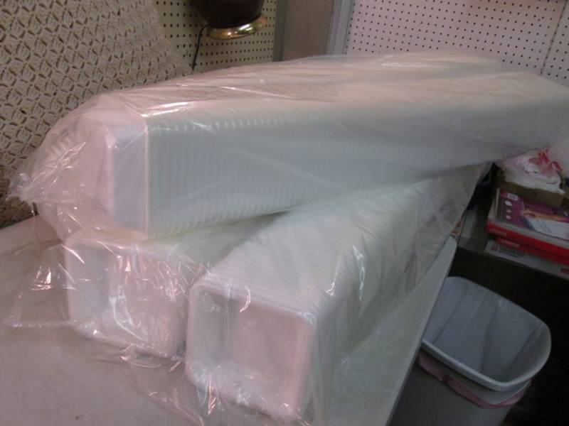 lot 192 image: 380 Foam Food Trays 6 x 6 x 1 34...