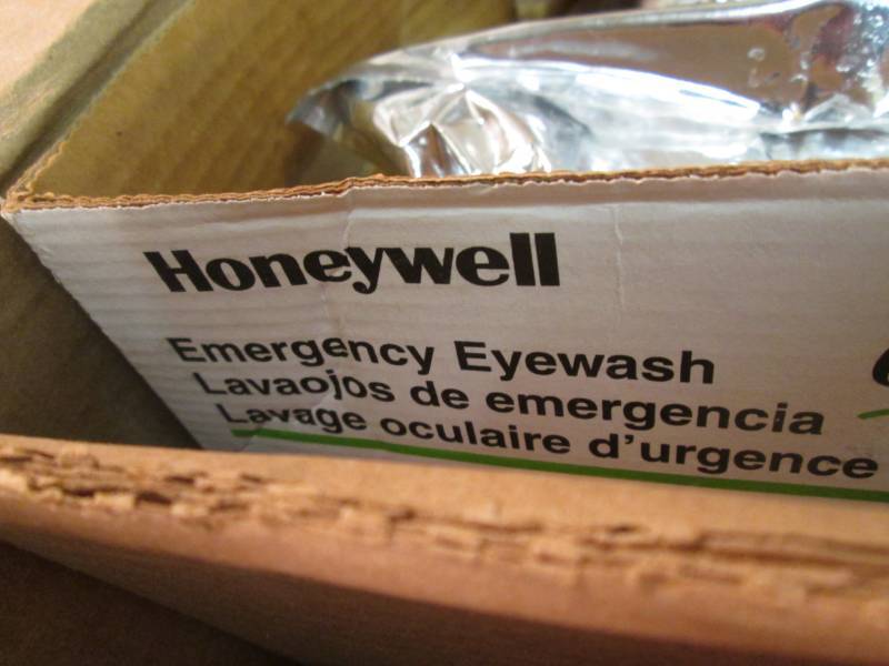 lot 198 image: Case of 2 Honeywell Eyesaline Fenda...