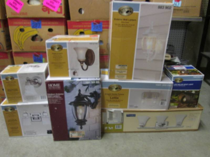 lot 199 image: Lot of Assrted Light Fixtures Open ...
