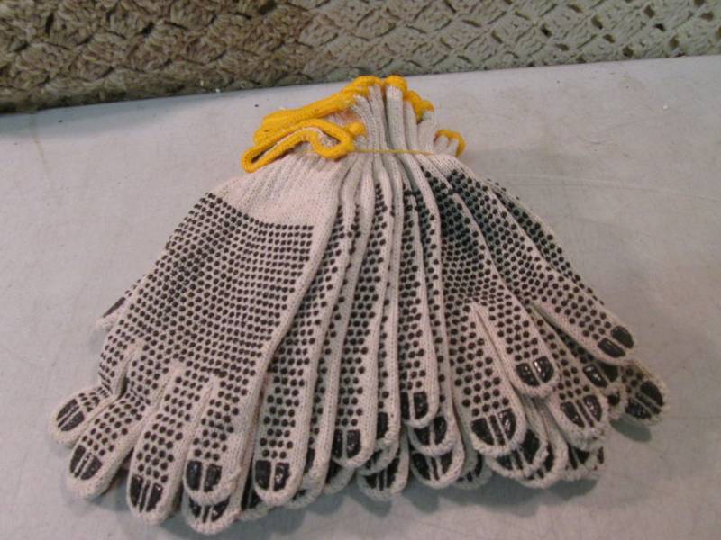 lot 207 image: 6 Pair of Rubber Dot Work Gloves  E...