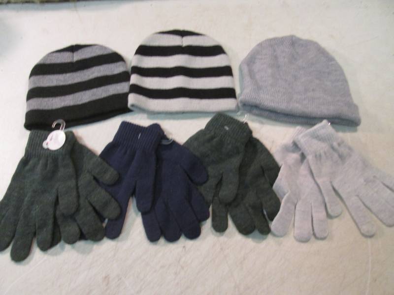 lot 208 image: Lot of Winter Hats and Stretch Glov...