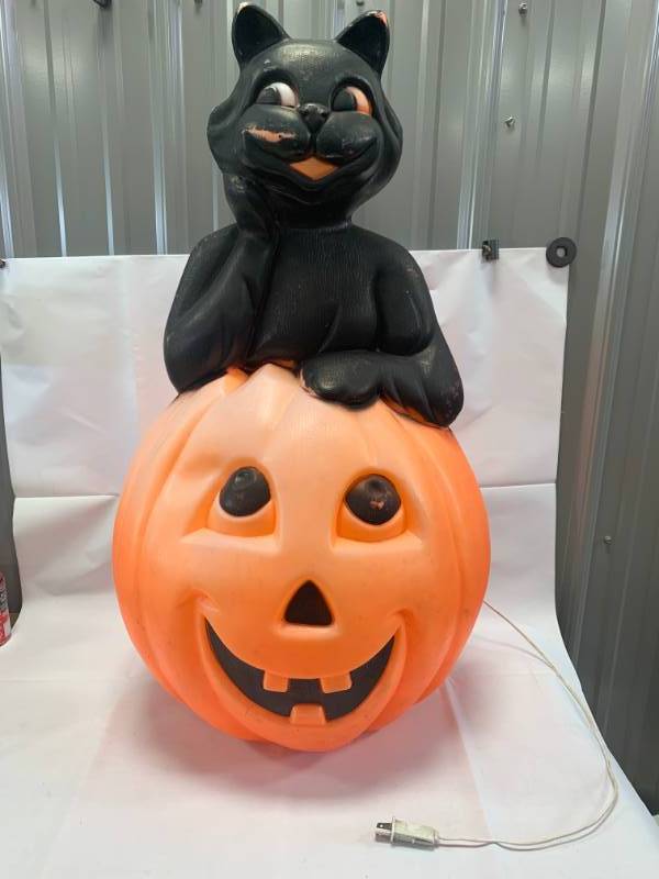 lot 1 image: Halloween Pumpkin & Cat 34 High