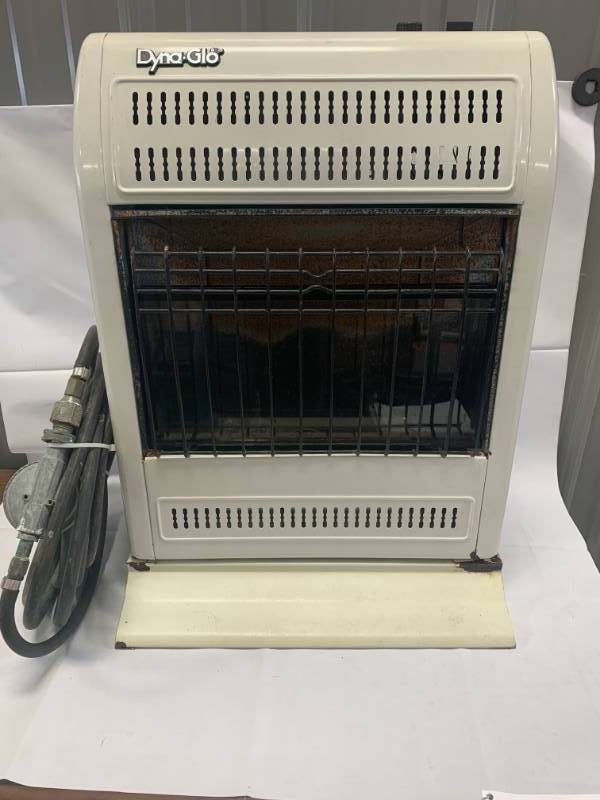 lot 4 image: Dyna-Glo 25 Tall 20,000 BTU Propane Heater (works great)