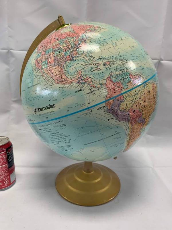 lot 8 image: Globemaster Globe
