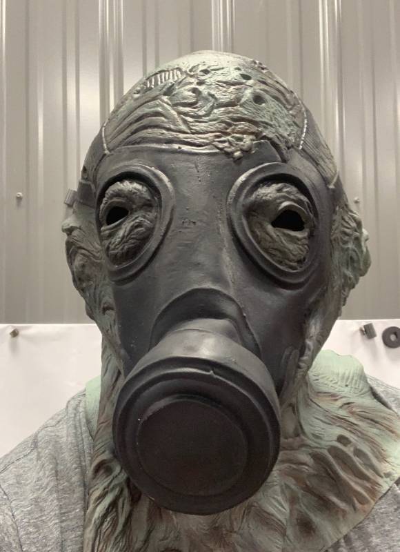 lot 13 image: Vintage Rubber Halloween Gas Mask