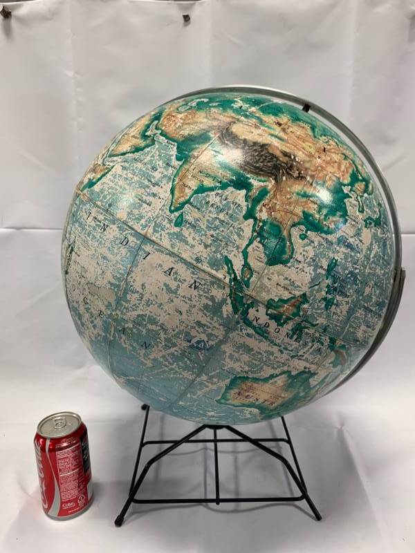 lot 16 image: Vintage Large Globe