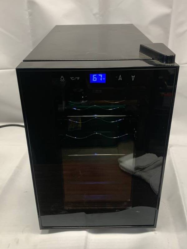 lot 23 image: 6 Wine Bottle Cooler  Refrigerator