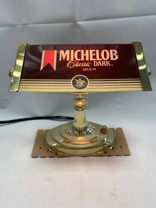 lot 47 image: Vintage Michelob Classic Dark Beer Light