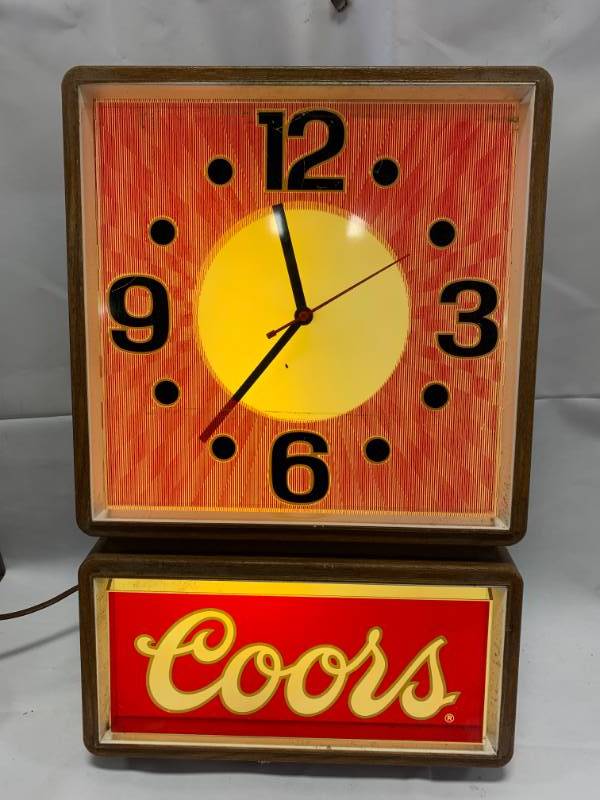 lot 82 image: Vintage 1986 Coors Psychedelic Lighted Clock Sign