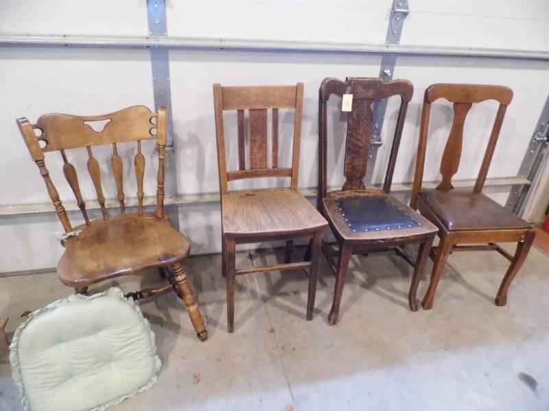 lot 5 image: Lot of 4 Chairs