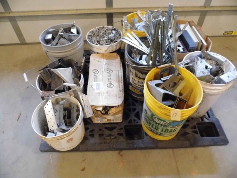 lot 17 image: Pallet of Building Supplies