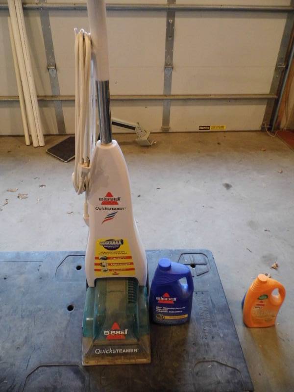 lot 21 image: Bissell Quick Steamer