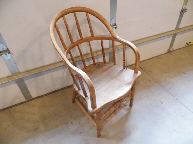 lot 35 image: Antique Chair