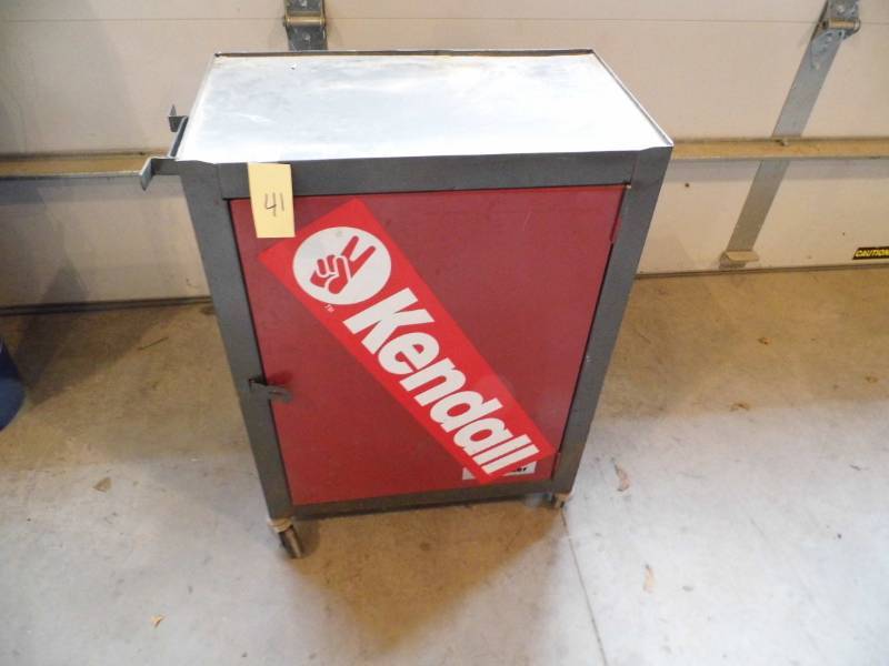 lot 41 image: Rolling Cabinet