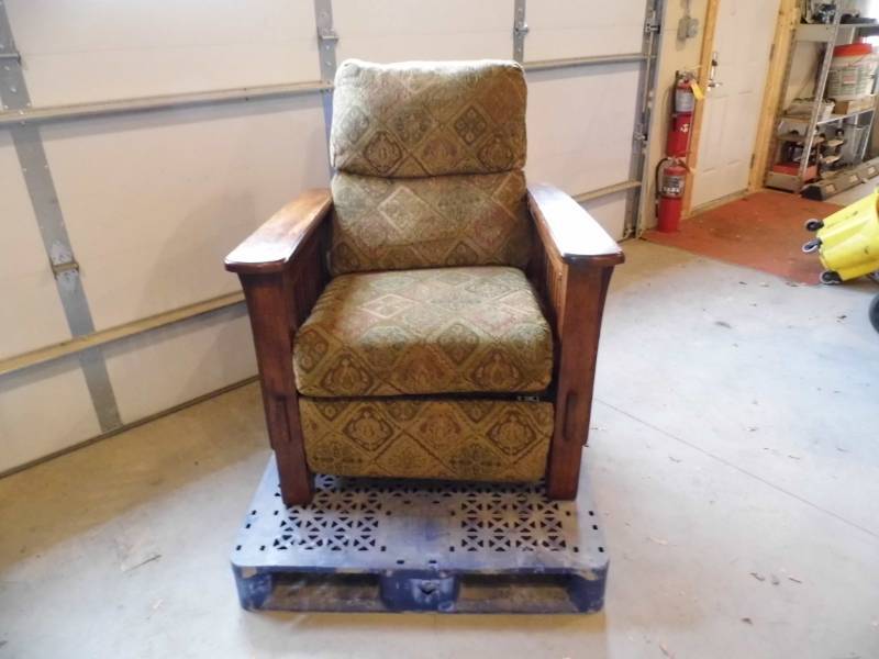 lot 48 image: Mission Style Reclinder