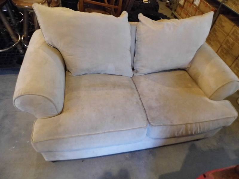 lot 54 image: Microfiber Loveseat
