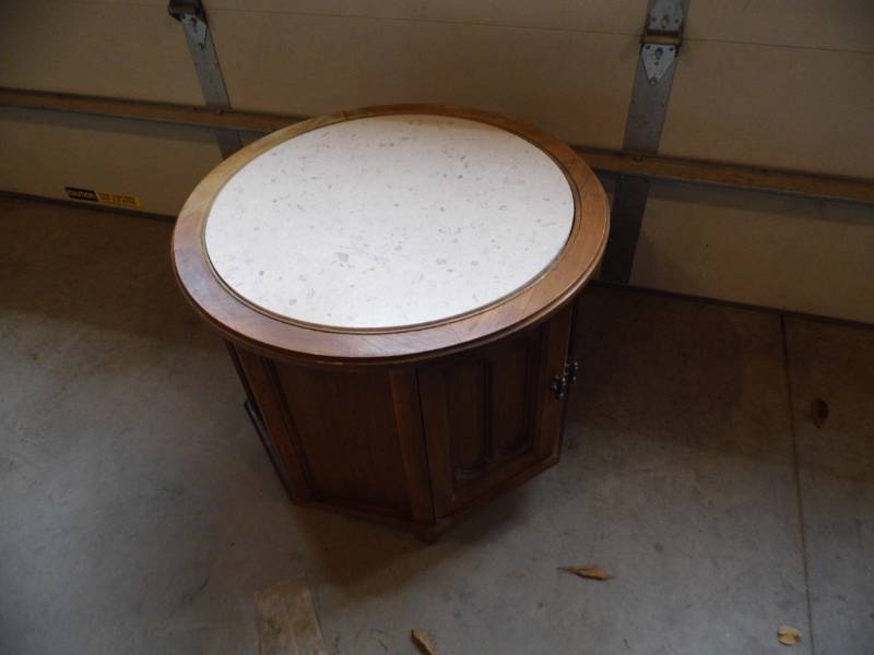 lot 70 image: End Table