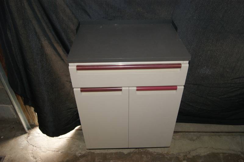 lot 10 image: Medical Cabinet