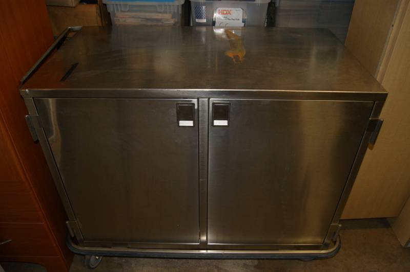 lot 19 image: Medical Cabinet