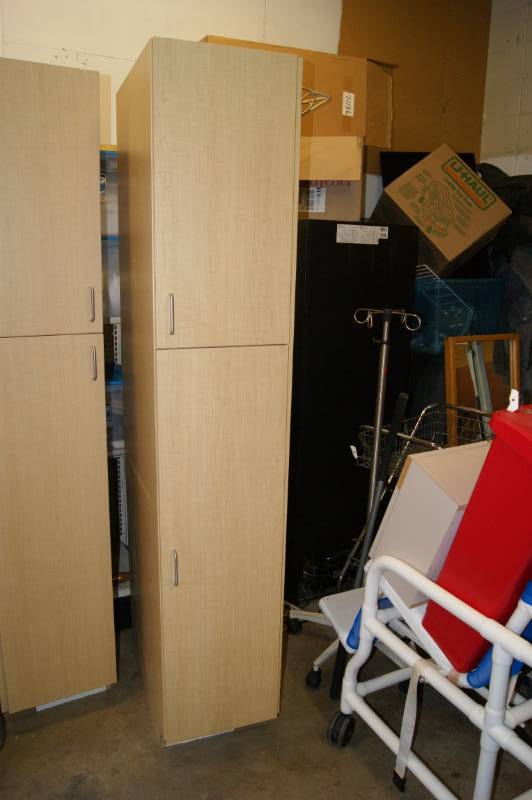 lot 20 image: Cabinet