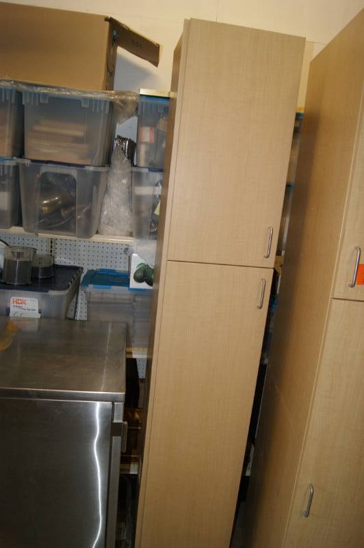 lot 21 image: Cabinet