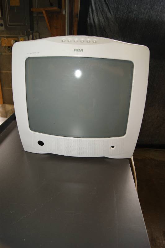 lot 27 image: Monitor