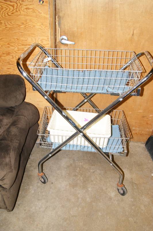 lot 31 image: Cart on Wheels