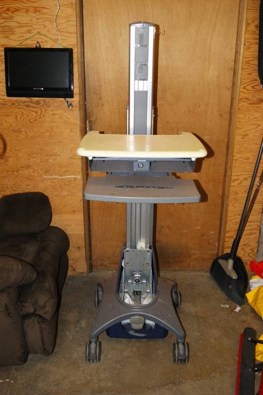 lot 33 image: Charting Cart