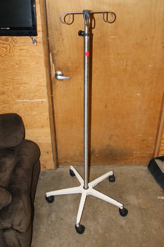 lot 34 image: IV Bag Holder