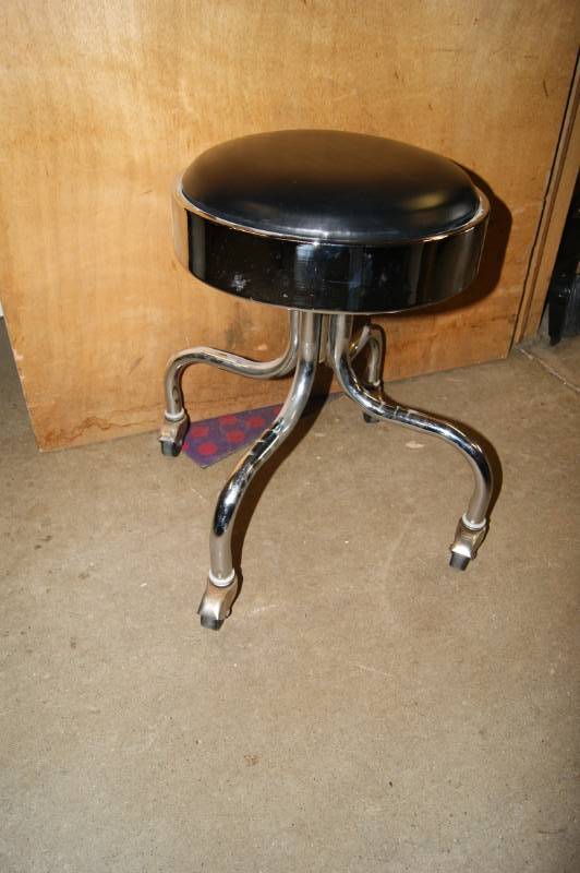 lot 37 image: Stool