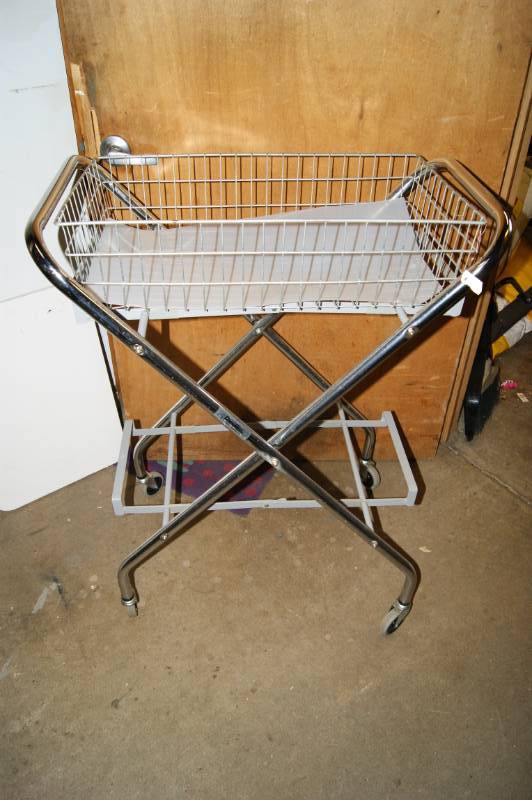 lot 41 image: Cart on Wheels