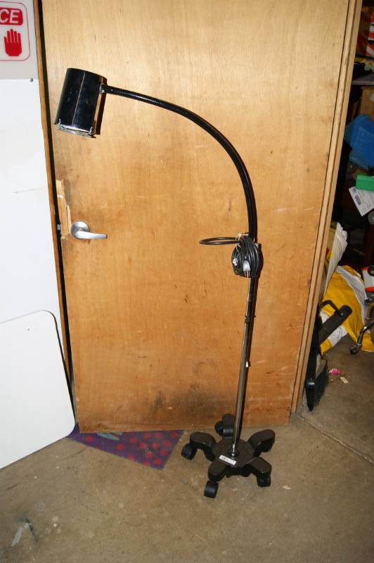 lot 44 image: Adjustable Lamp