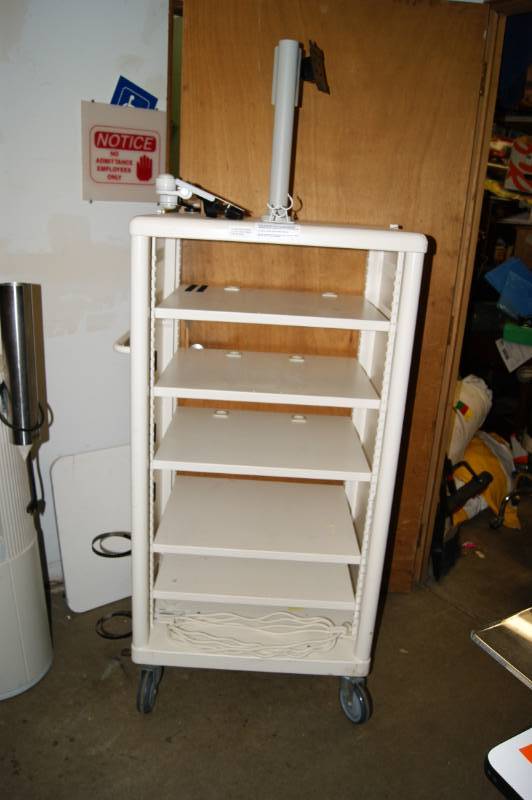 lot 48 image: Portable Shelf