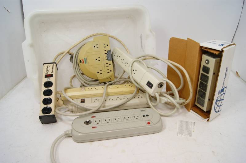 lot 80 image: Lot of Power Cords