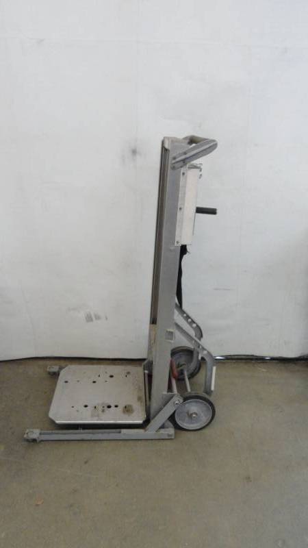lot 29 image: Genie Platform Lift