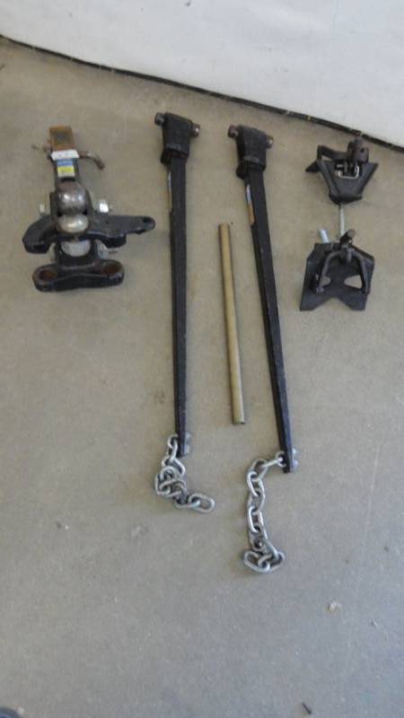 lot 27 image: Reese 12,000lbs Weight Distribution Hitch Assy