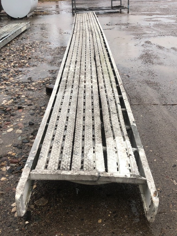 lot 14 image: 32 Aluminum Scaffolding Plank
