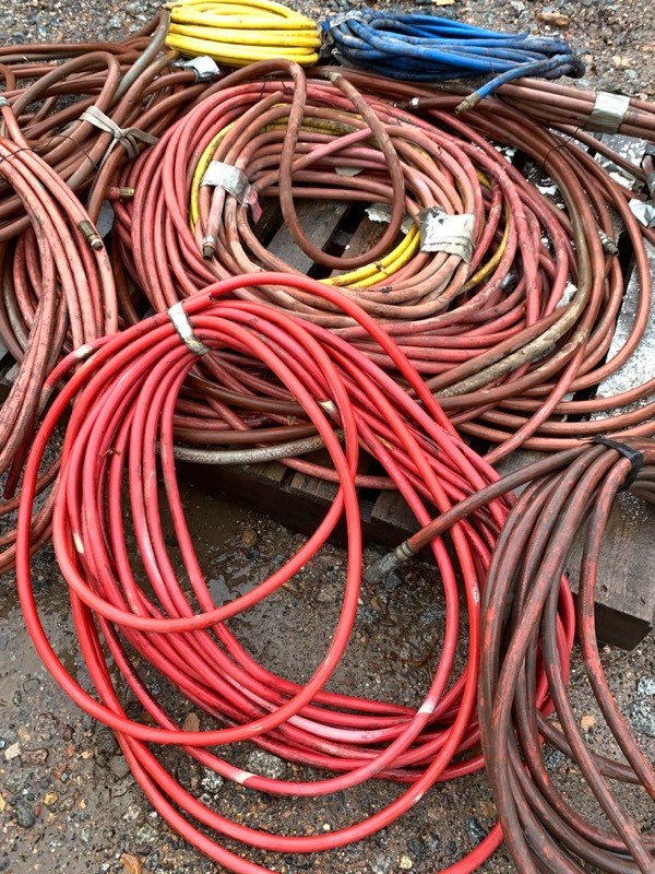 lot 26 image: Pallet Lot Of Assorted Air Hoses