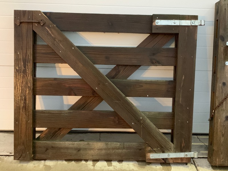 lot 4-E image: Lot Of (2) Wooden Gates
