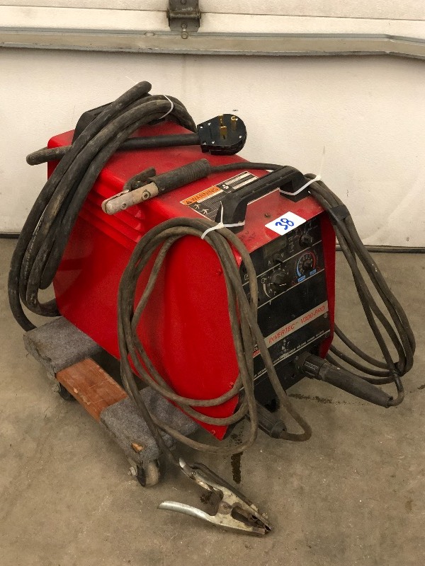 lot 38 image: Lincoln Invertec V300-Pro Welder