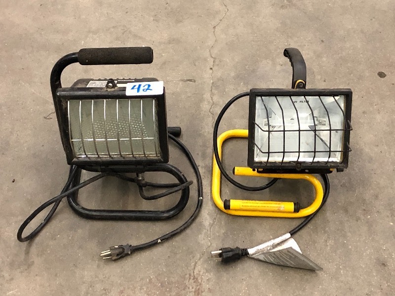 lot 42 image: Lot Of (2) Work Lights