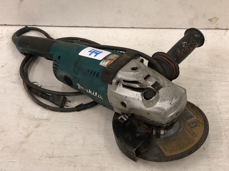lot 44 image: Makita 7 Wheel Grinder