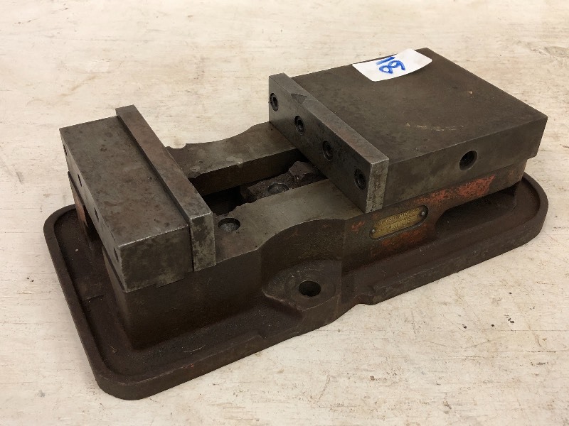 lot 60 image: Heavy Duty Cast Iron Drill Press Vise With 6 Jaw