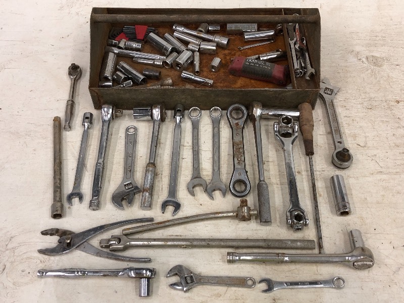 lot 62 image: Steel Tool Tray Full Of Hand Tools