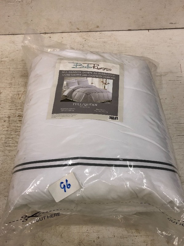 lot 96 image: Unused Comforter