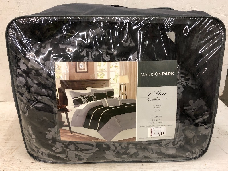lot 99 image: Unused Madison Park Comforter Set