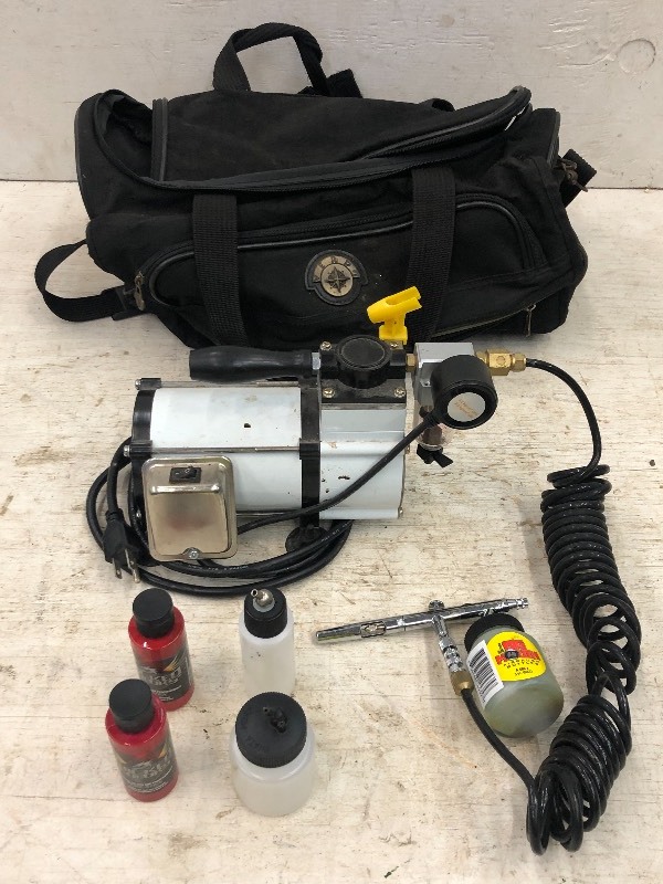 lot 109 image: Big-Mouth Air Brush Set