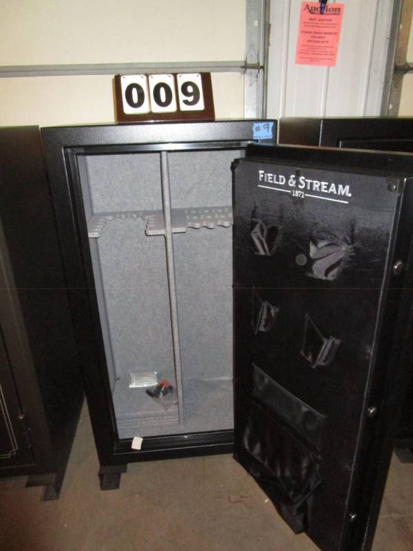 lot 9 image: Field & Stream  1871 - 24 Gun Safe